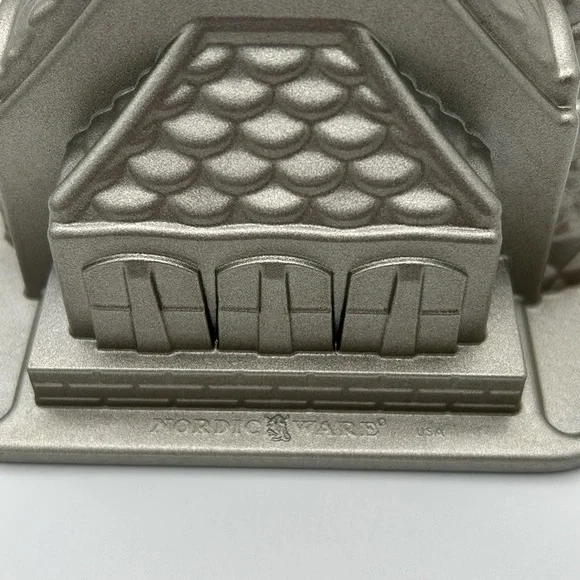 Nordic Ware Gingerbread House Bundt Silver NWOT - Picture 4 of 6
